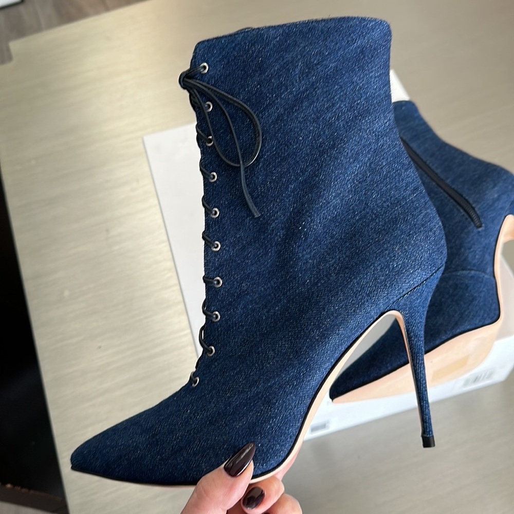 Manolo Blahnik x Rihanna denim booties/ankle boots size 40. NIB+2 shoe bags